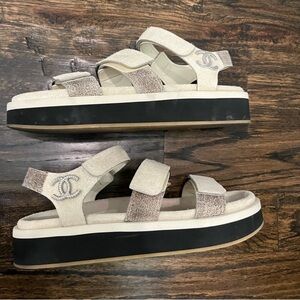 CHANEL • Ivory & black dad Sandals - Velcro CC size 40